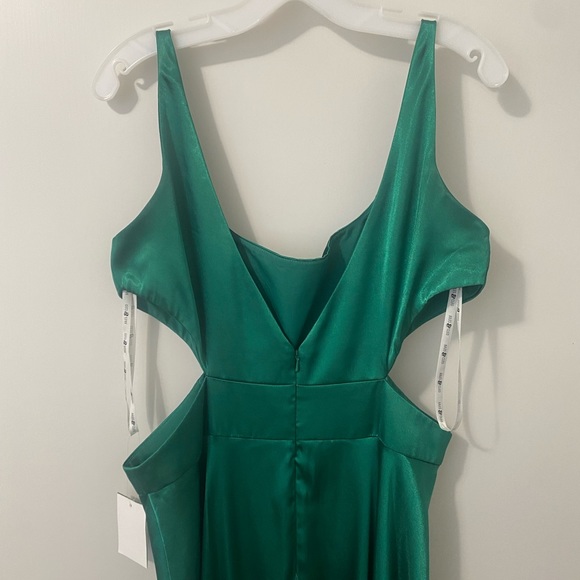 Emerald Green Prom Dress NWT! - Picture 8 of 11